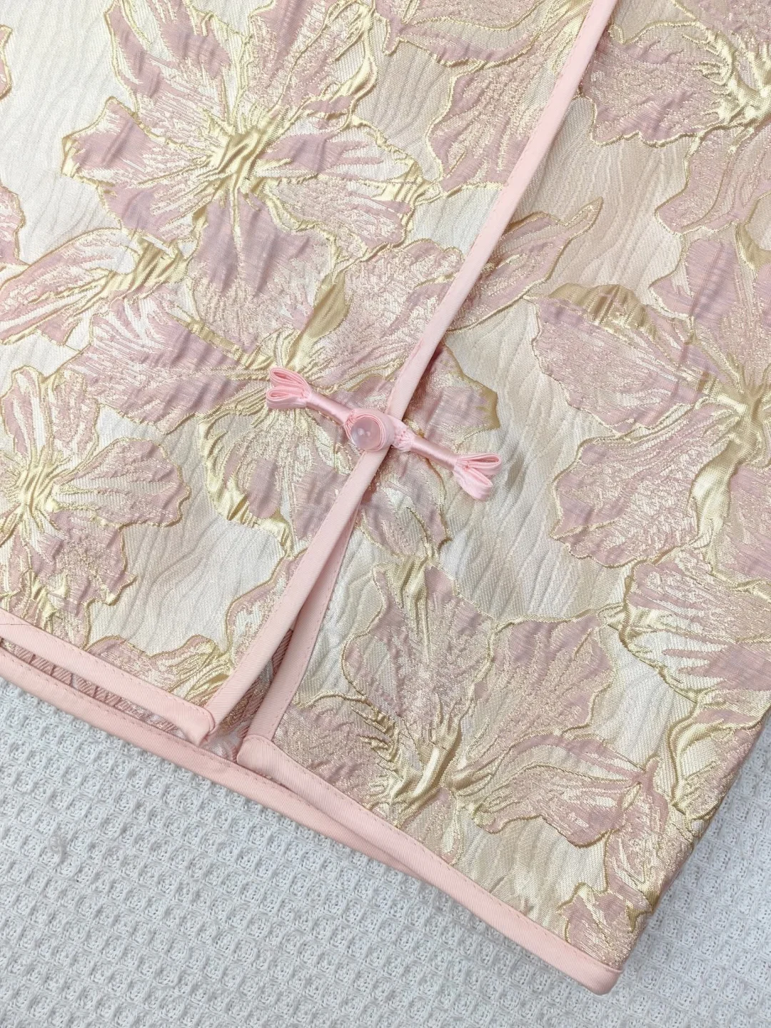 高品立体刺绣提花旗袍