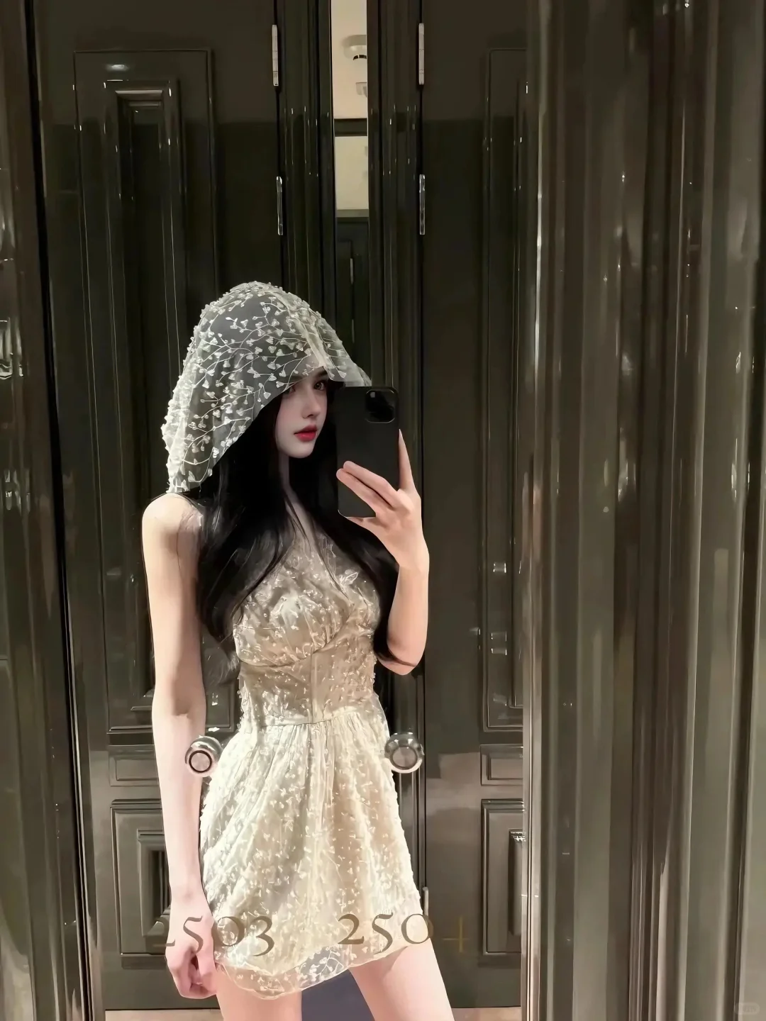 好温柔的蕾丝裙、好显身材呀