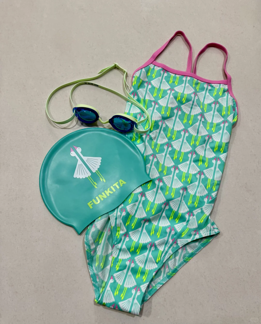 这件泳衣真的太少女了～～～