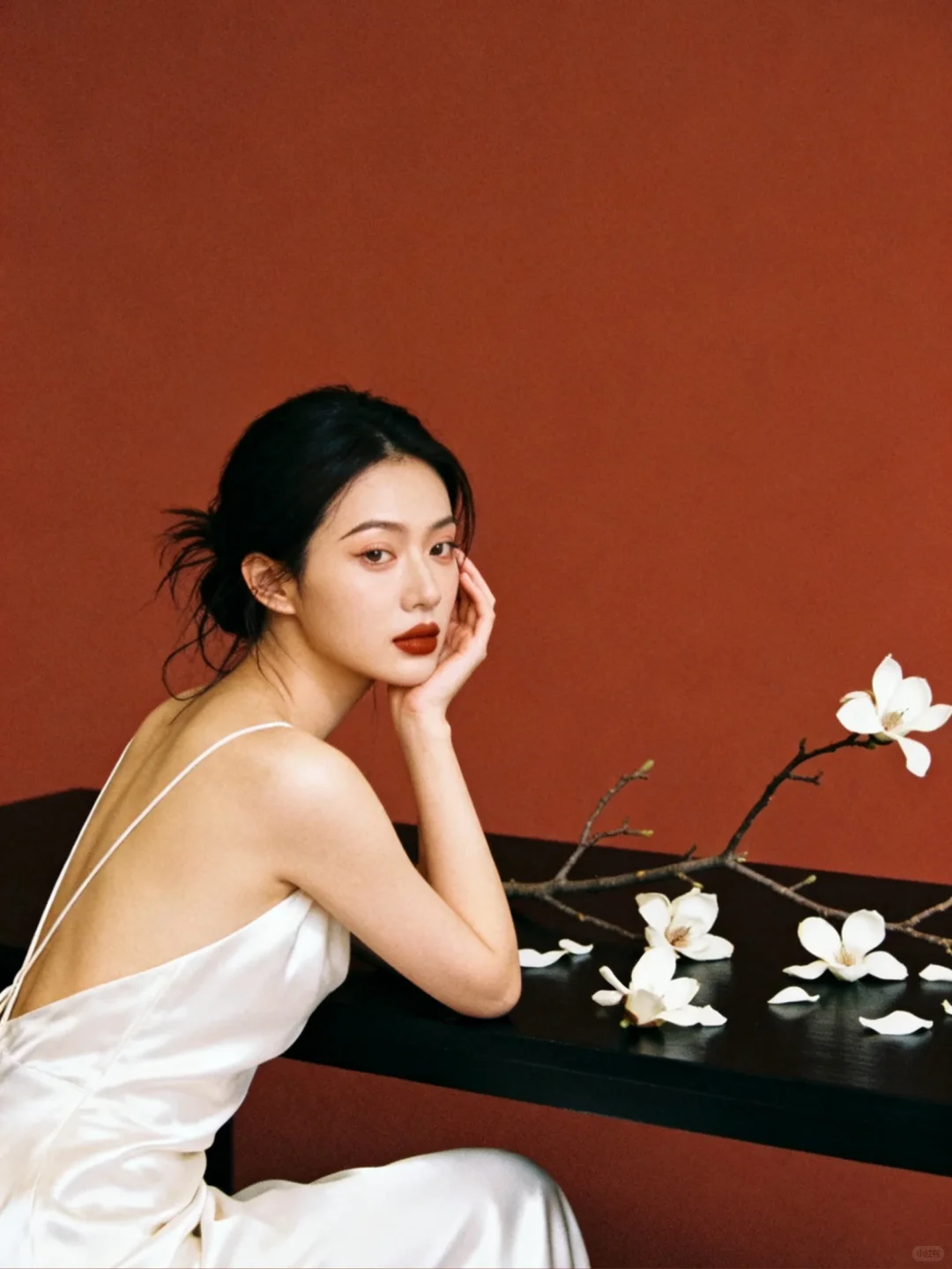 缎面裙与玉兰花的优雅碰撞🤍AI生成‼️