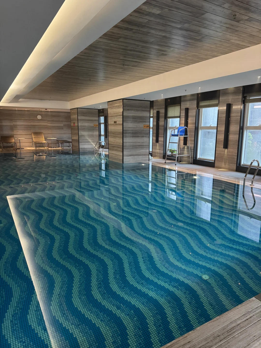 高新游泳女教练🏊