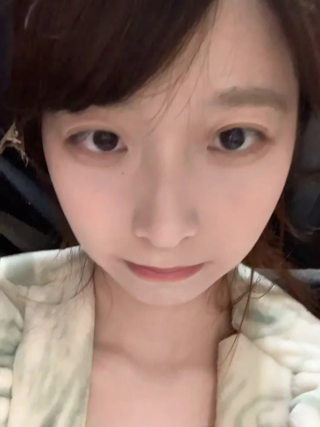 人 我的皮肤很好 你可以亲我