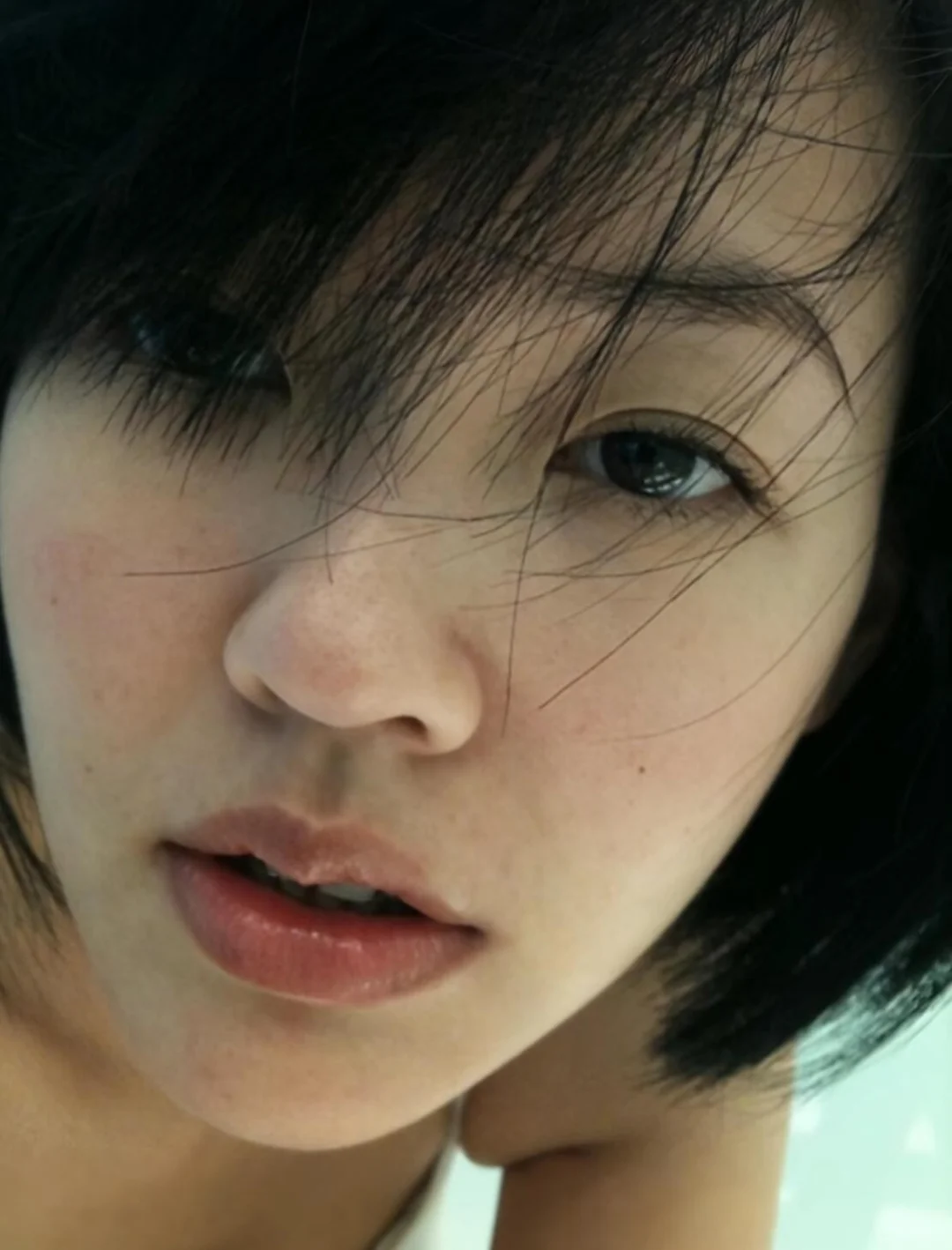 明明是很素净的脸但偏偏让我感觉很欲。。