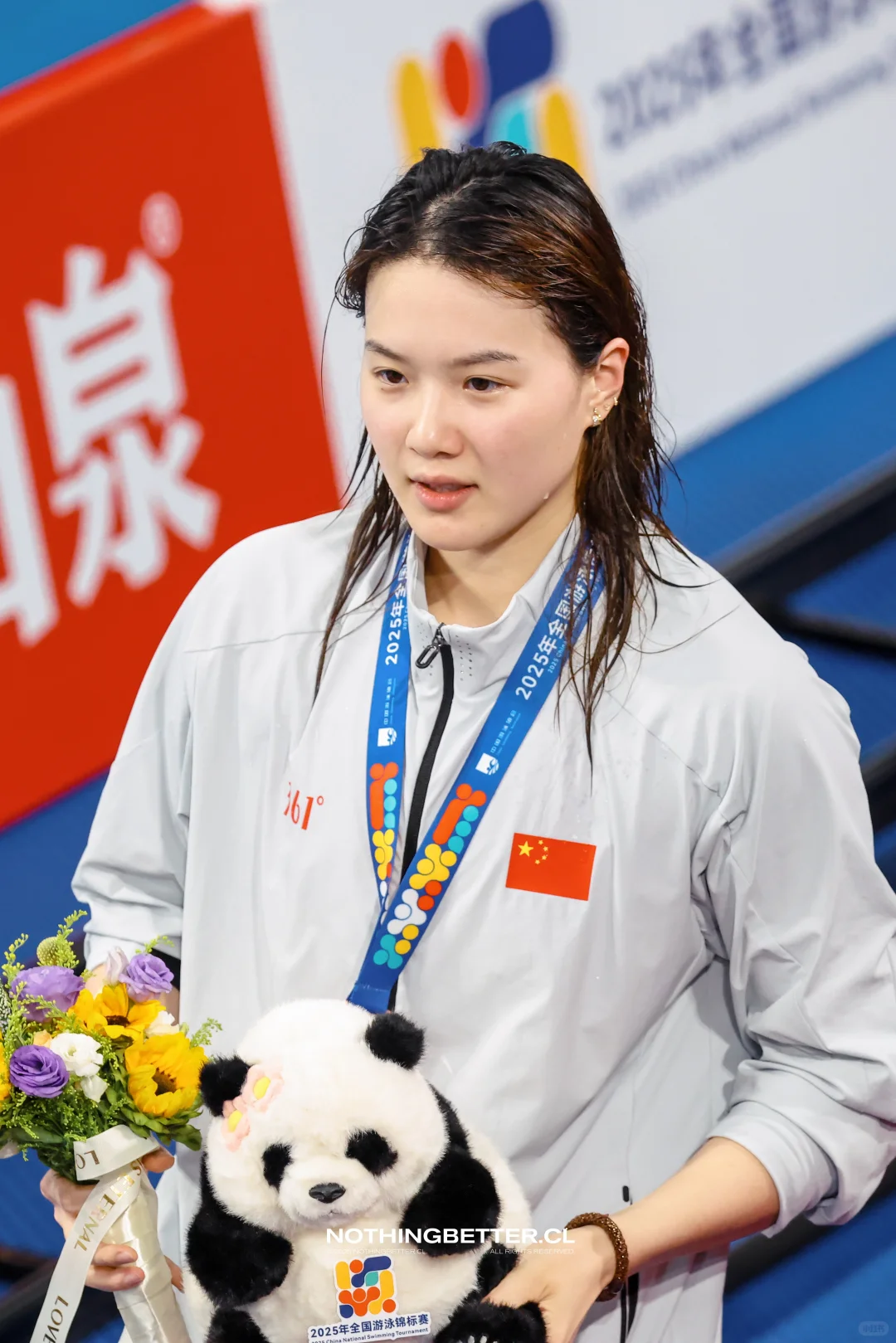 女百自接｜看 她们在笑