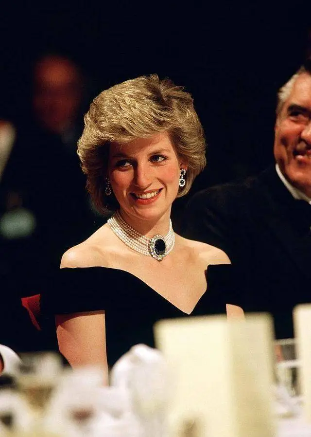 👑戴妃的珍珠｜优雅是她最温柔的“反叛武器”