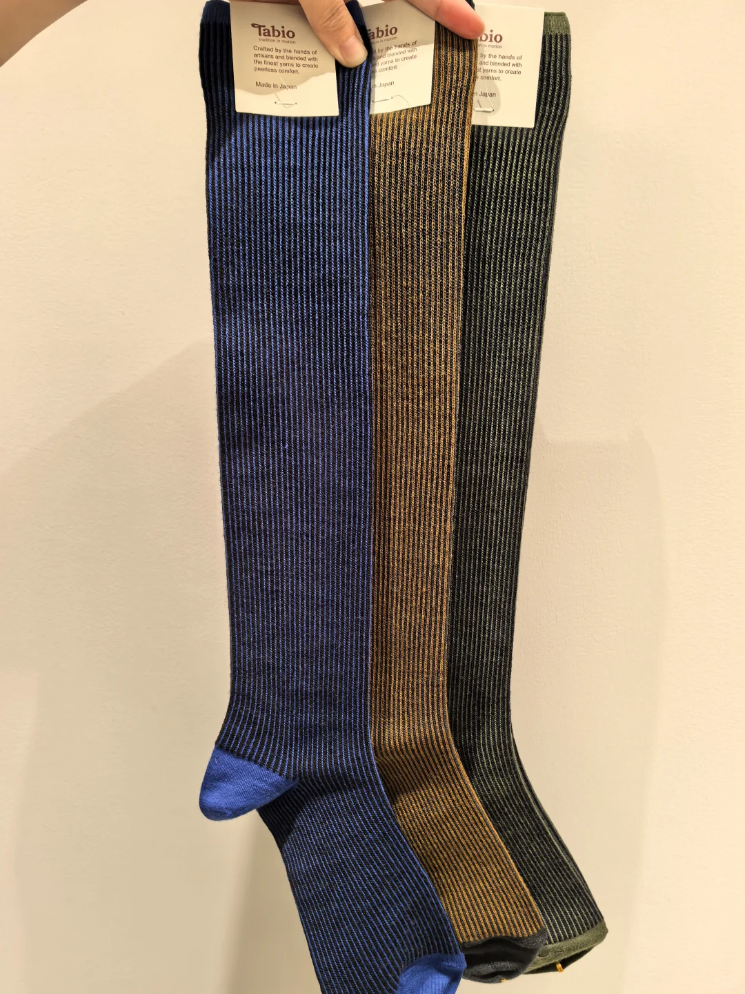 Tabio/ 新款，撞色条纹羊毛小腿袜～