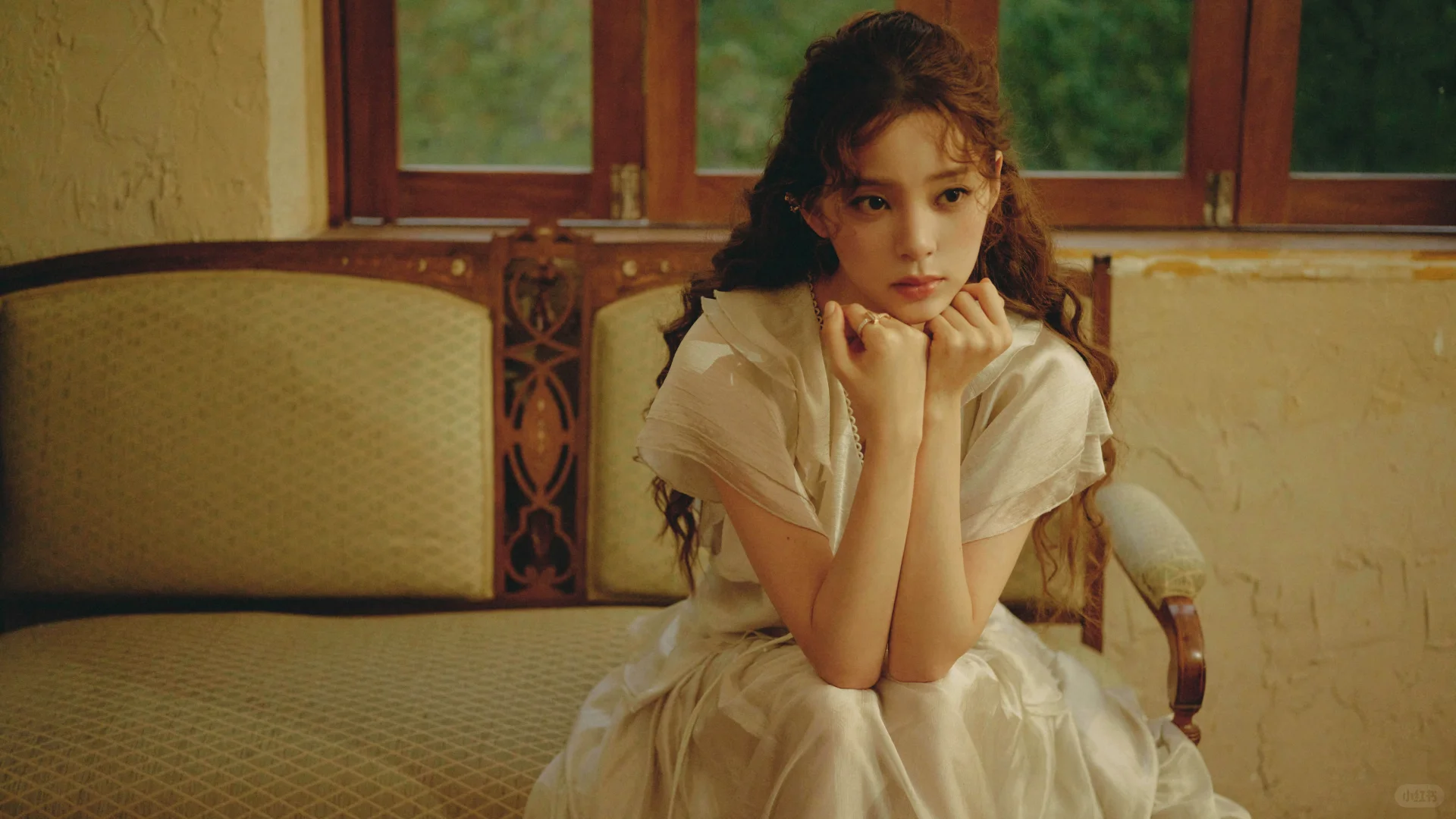 欧阳娜娜一组活动造型，娇媚甜美的乖乖女！