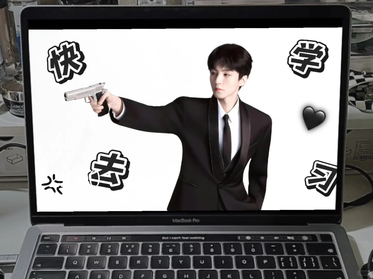 俊凯喊宝子们上班 学习啦!!快去!|桌面壁纸