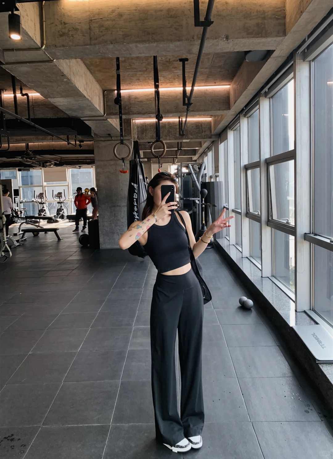 【梨形福音】这直筒裤把我粗腿藏得明明白白