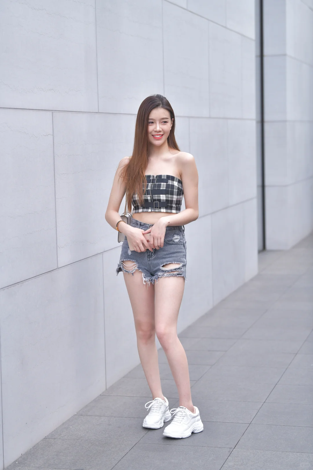 街拍美女！被这件背心穿上的夏天～☀️