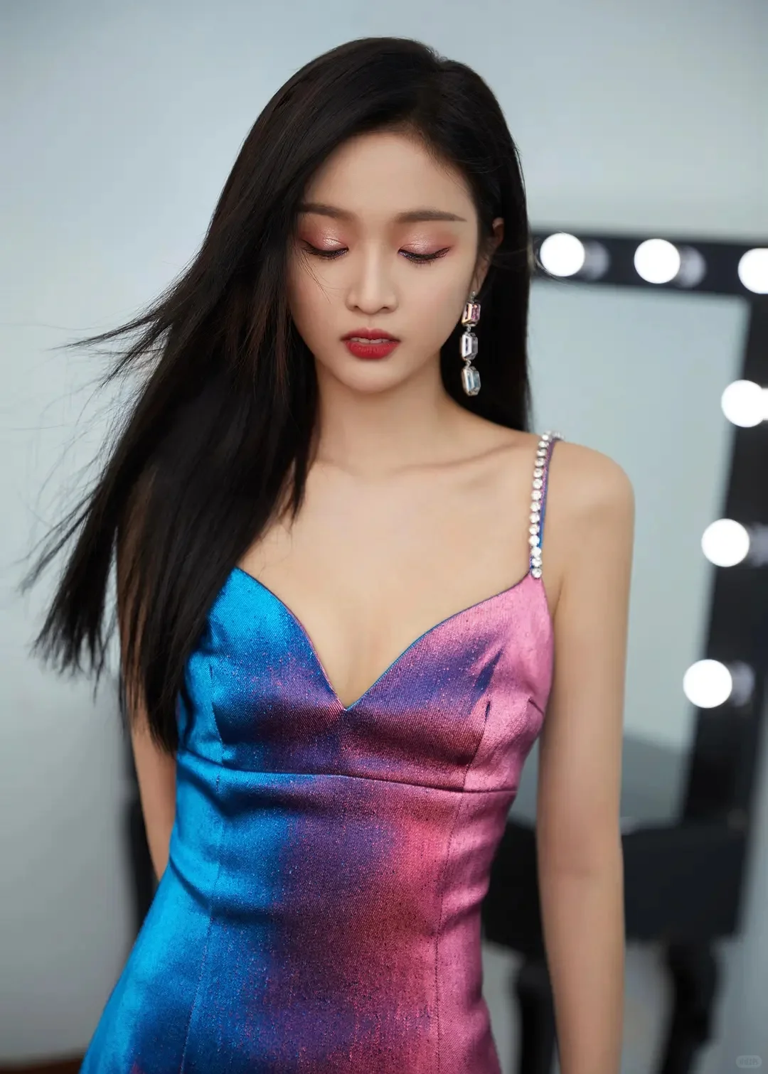 吴宣仪性感长腿写真集