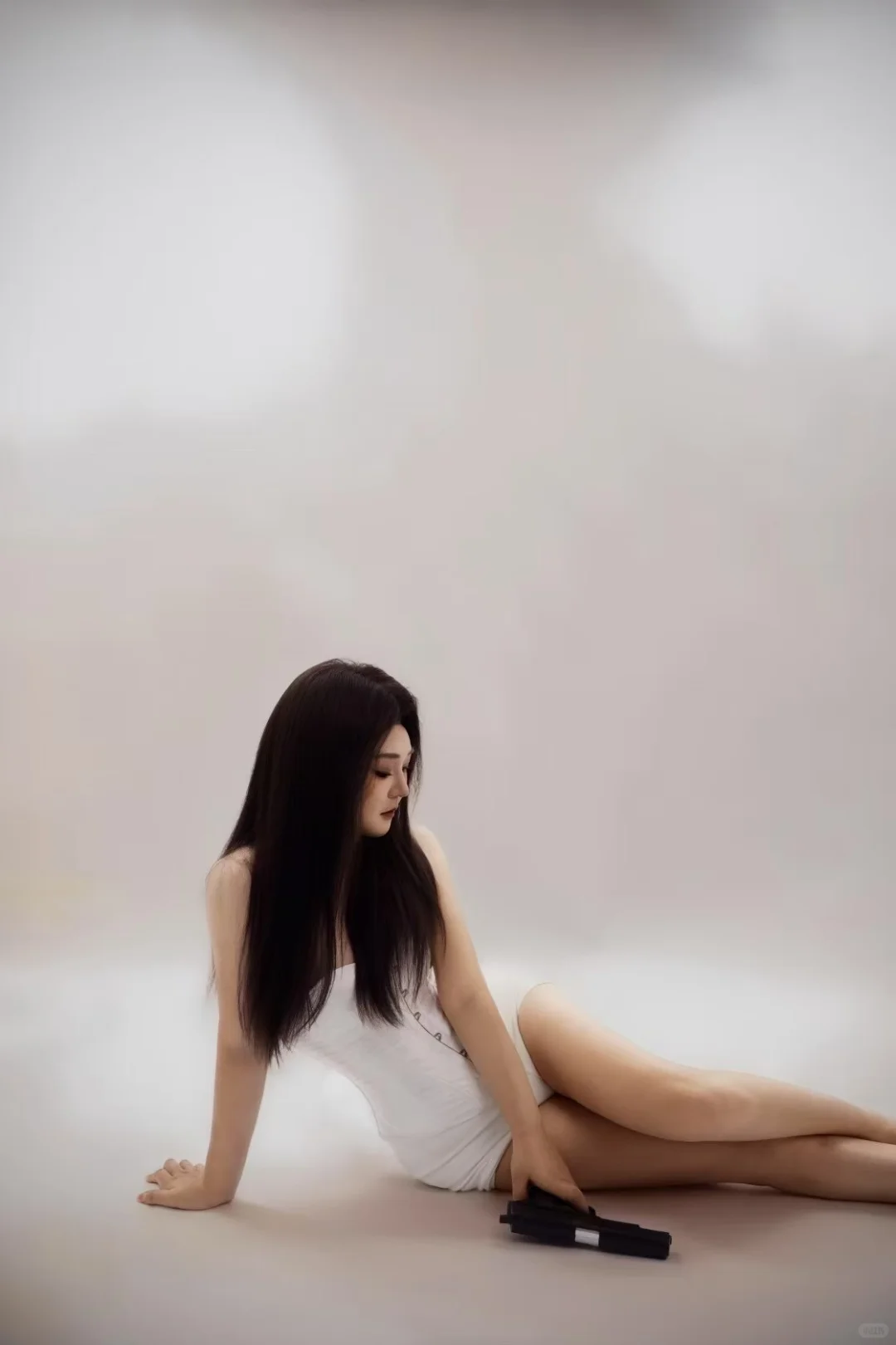 130斤拽姐｜拿枪的肉感特工，这曲线杀疯了💥