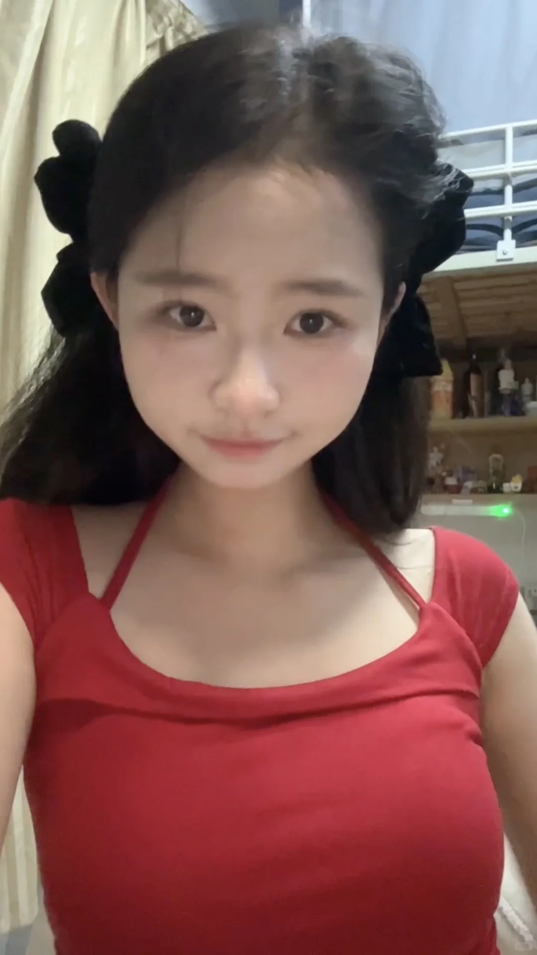 天冷了还想当辣妹就在宿舍拍咯