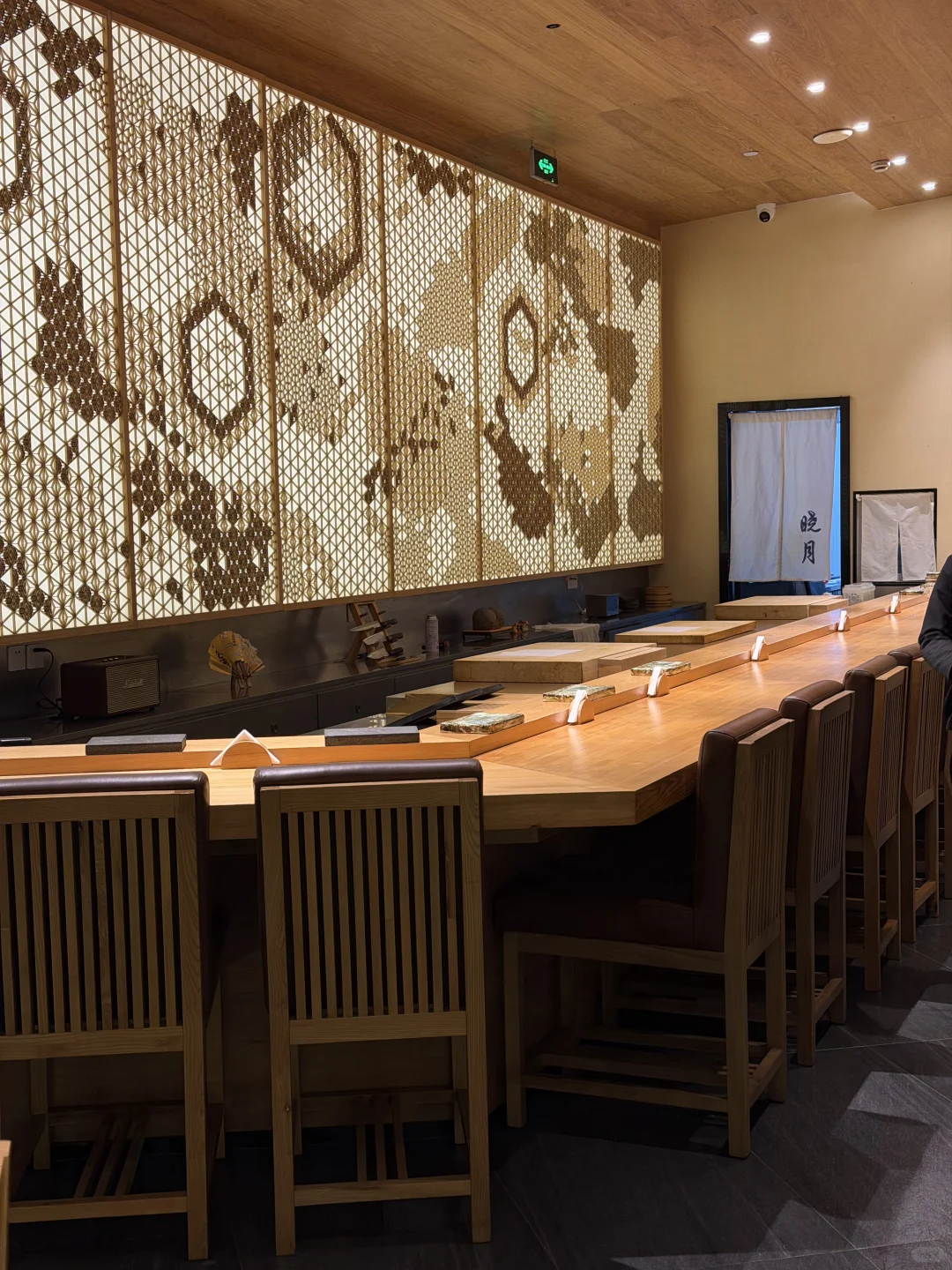 很少用「娇艳欲滴」来形容一条腿