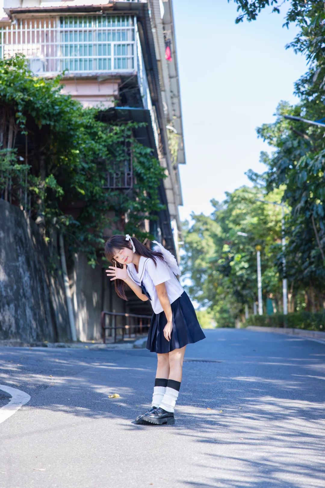 逆光发丝，元气少女