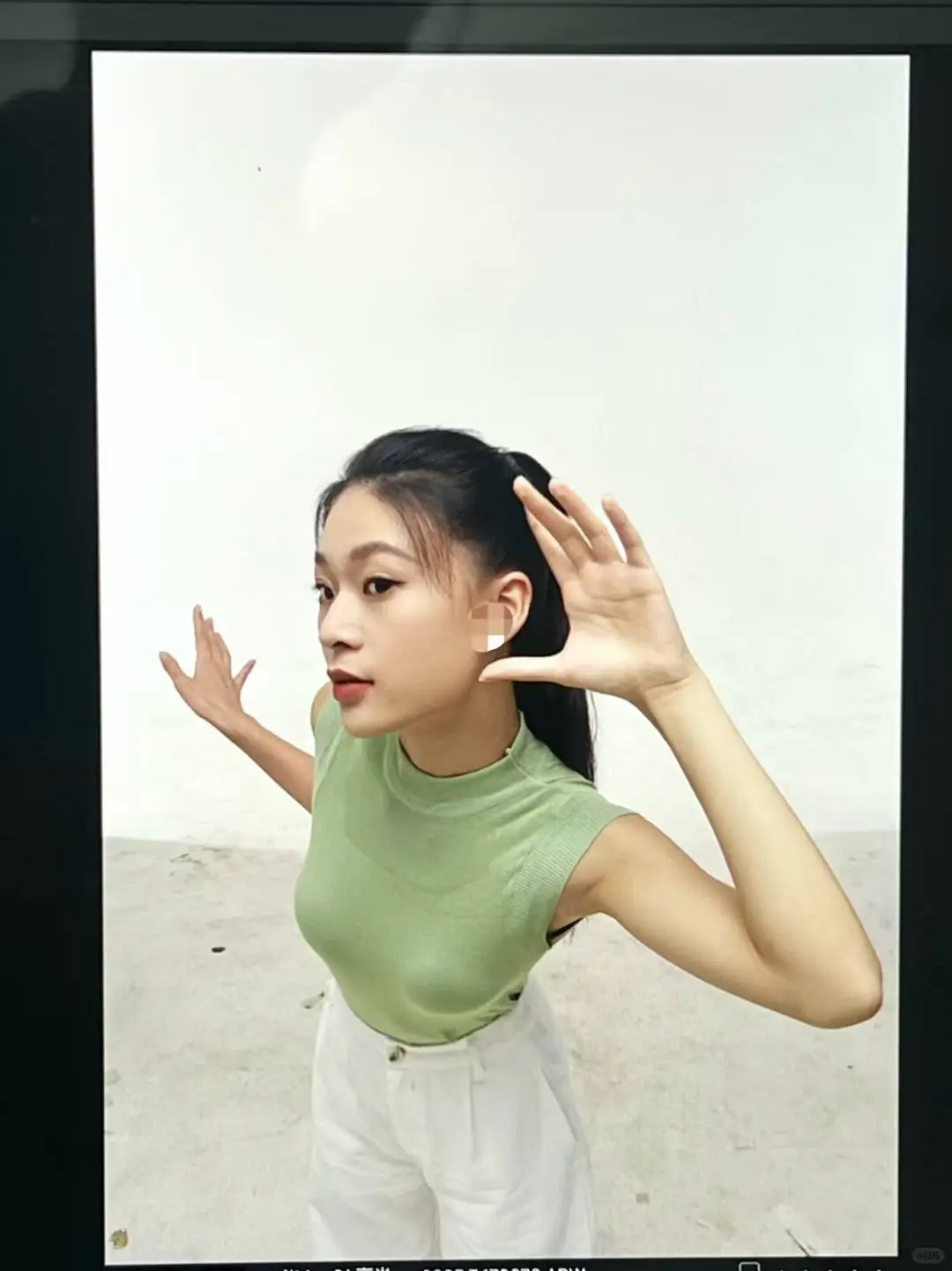 笑起来有生命力的女模是什么样子？