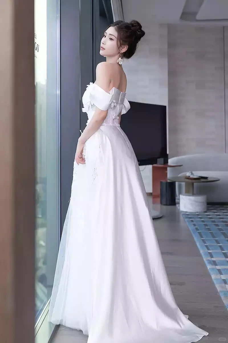 模特刘婷婷旅拍写真极致美腿性感动人