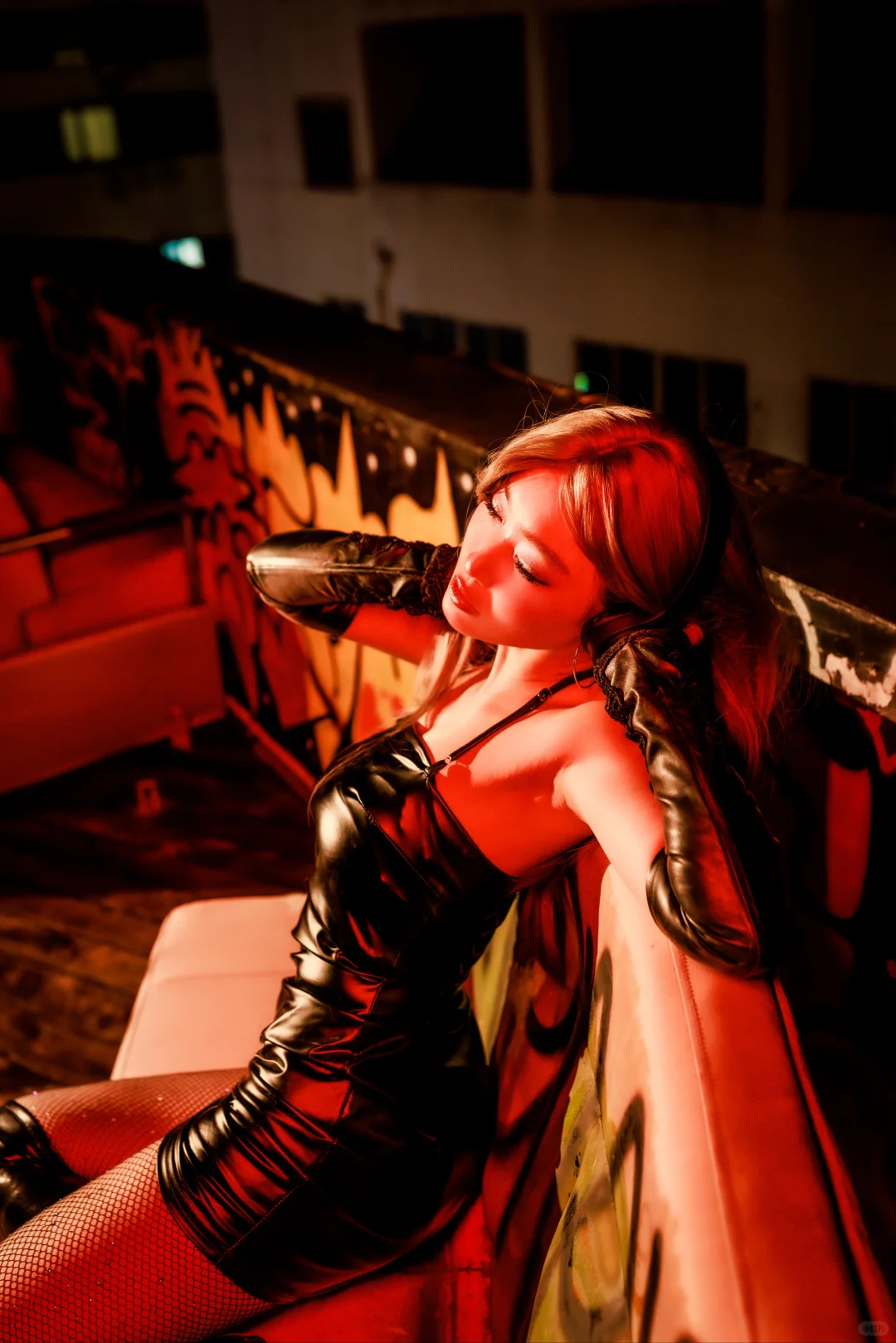 不是吗？辣妹就应该红黑配！🔥