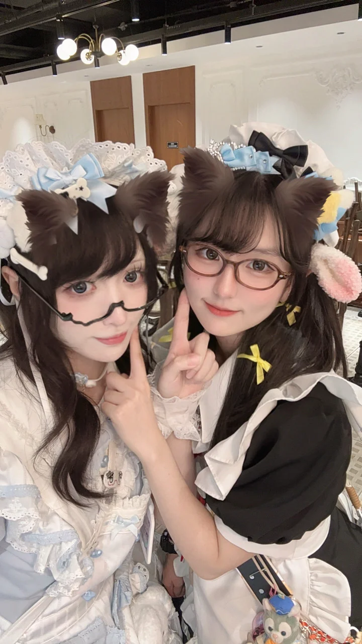 你掉的是这个水色舍ri子吗..> <