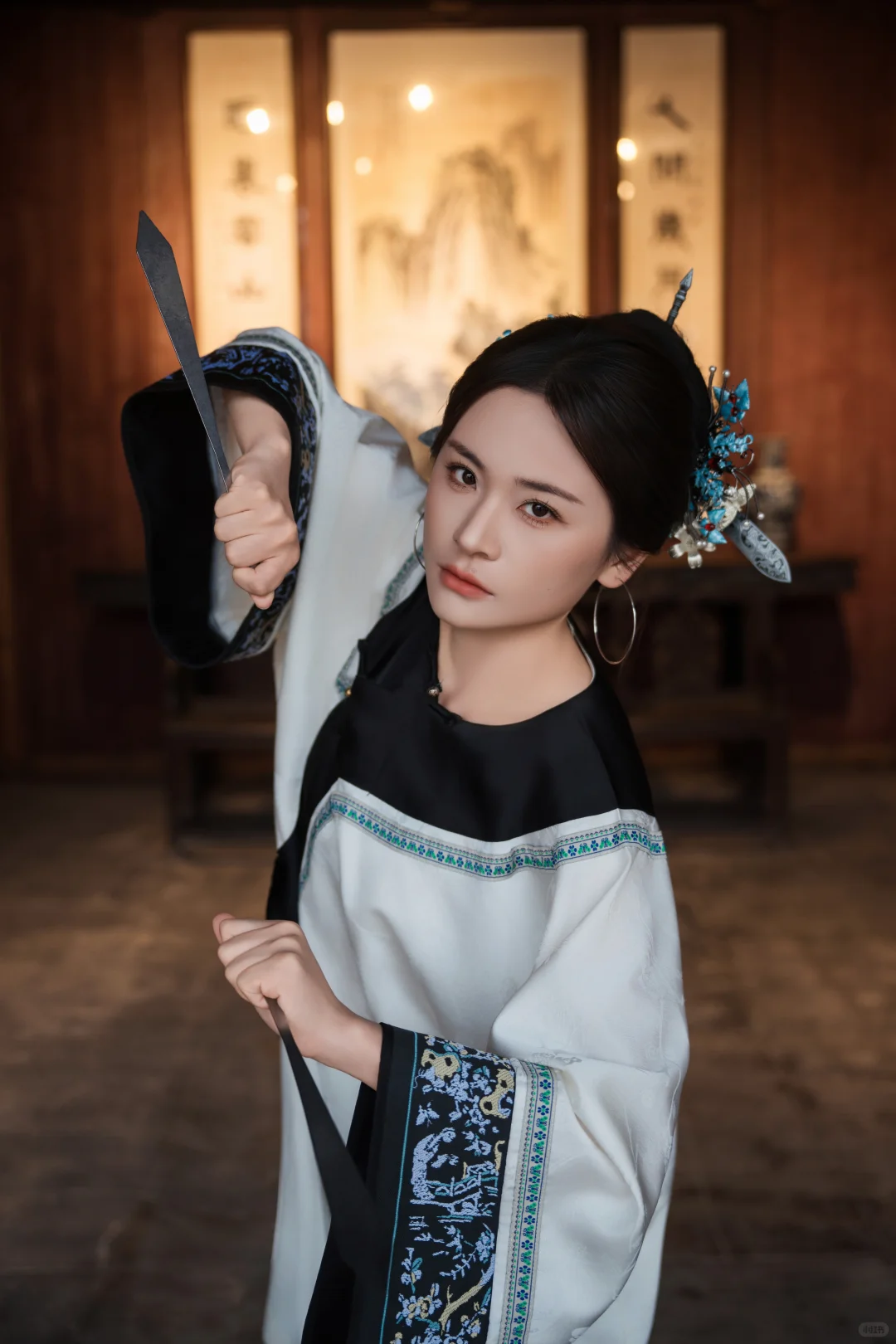 她可以是娇艳的花，也可以是锐利的剑⚔️