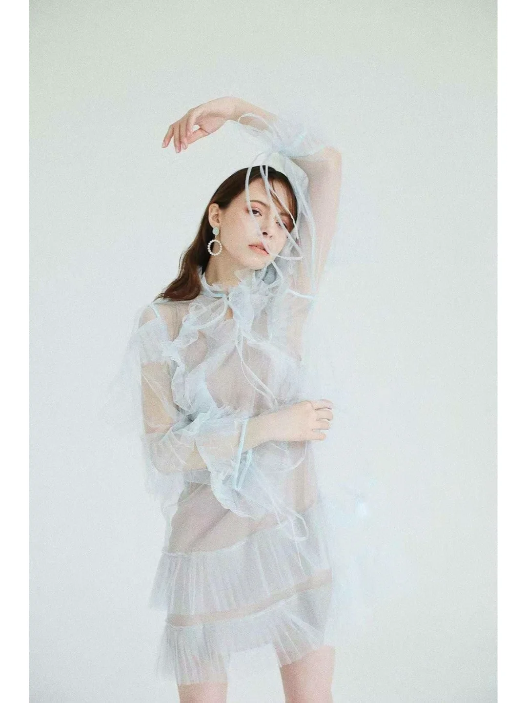 爱笑年轻女外模