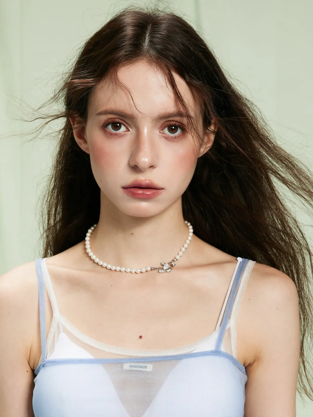 爱笑年轻女外模