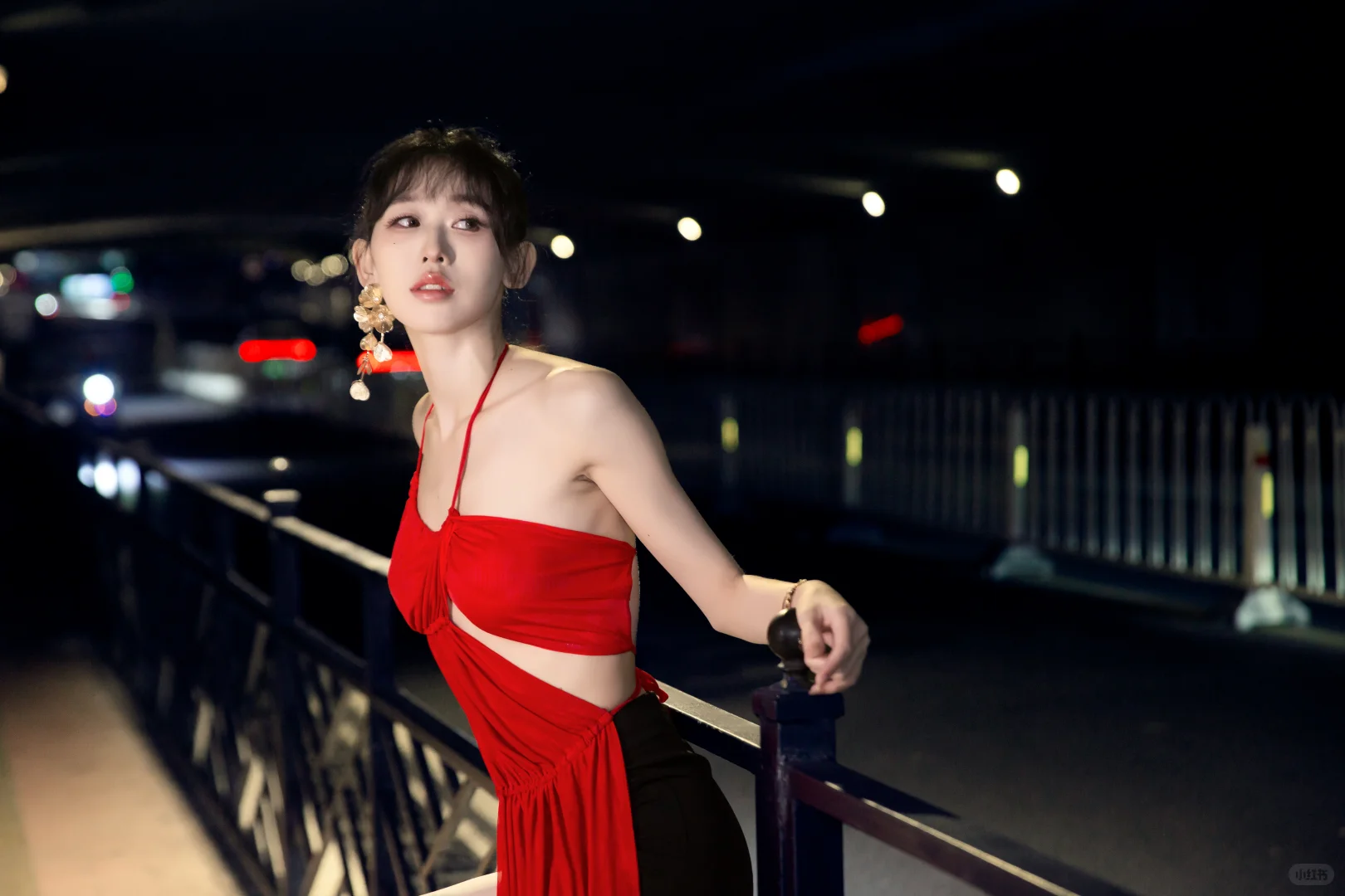 越夜越迷人，我自风情万情