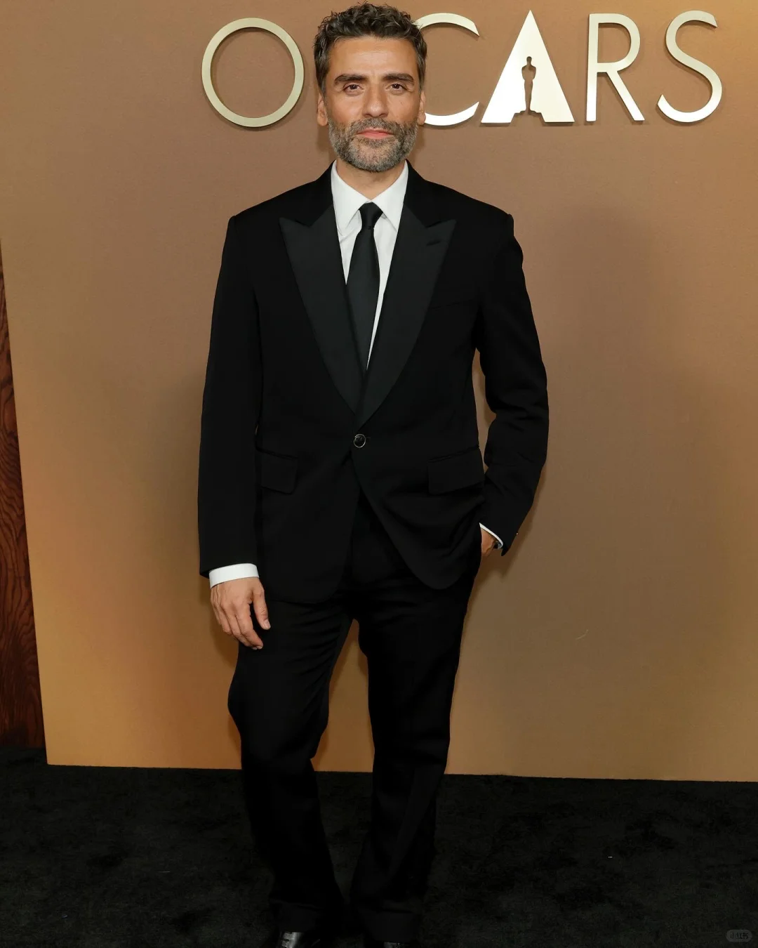 洲长奖红毯上的老牌绅士和好莱坞新生代少年