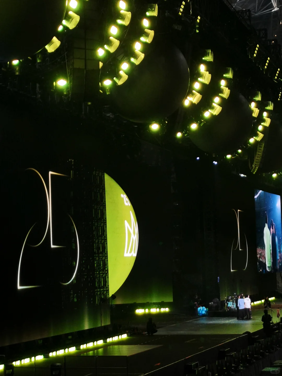 这大概就是抛媚眼给瞎子看吧