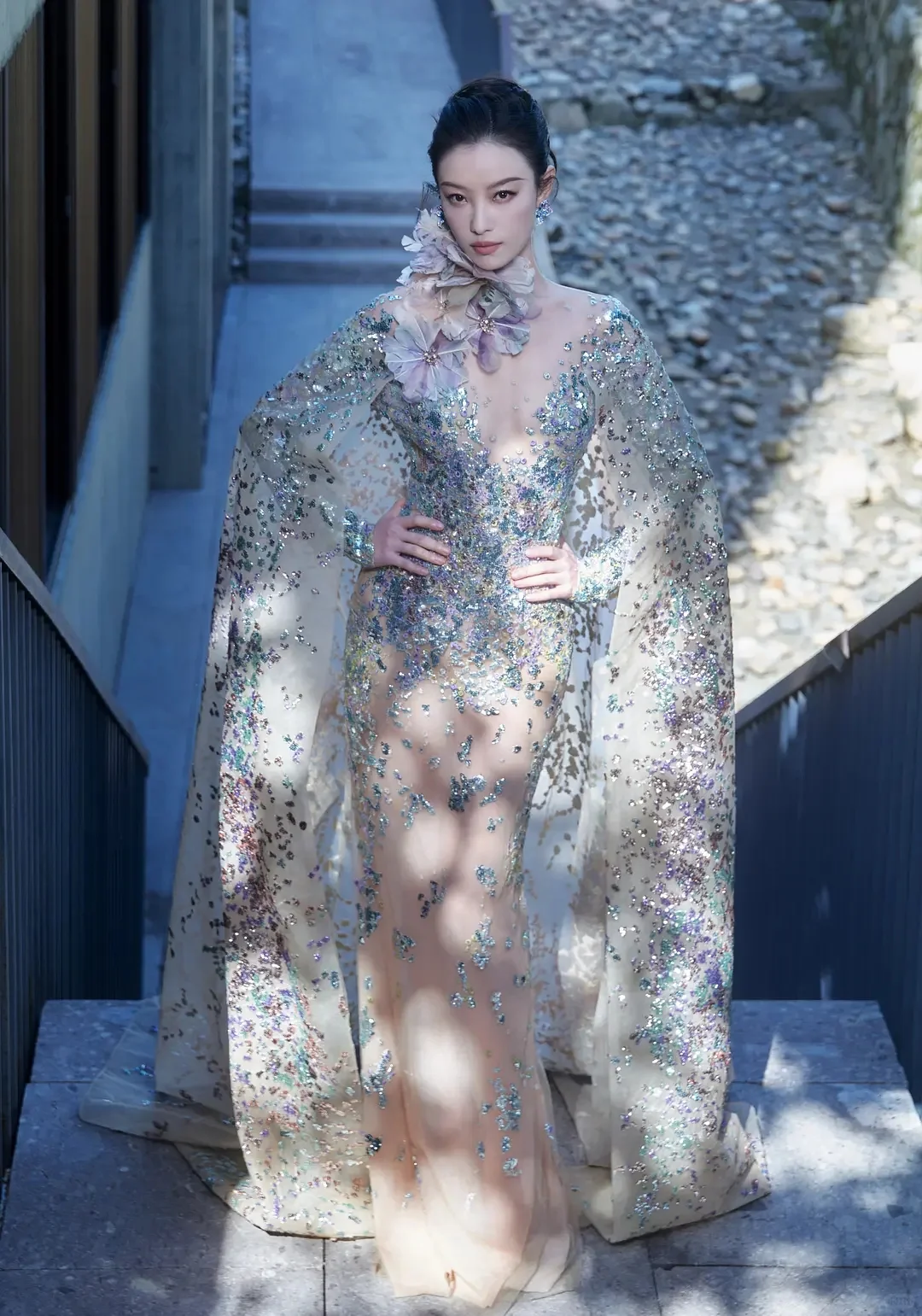 倪妮炫彩长裙礼服写真集