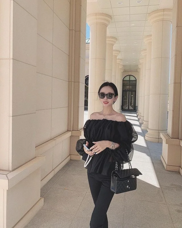 [ins美女]身材性感的大长腿美女模特写真2