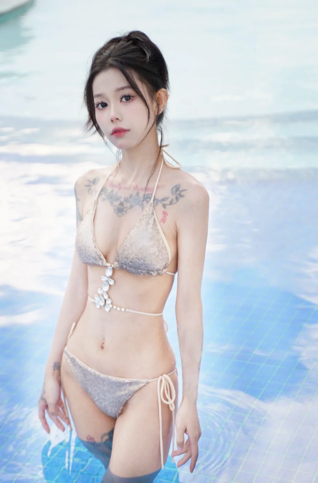 大胆穿比基尼叭！