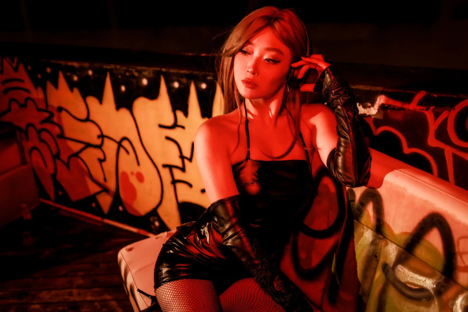 不是吗？辣妹就应该红黑配！🔥