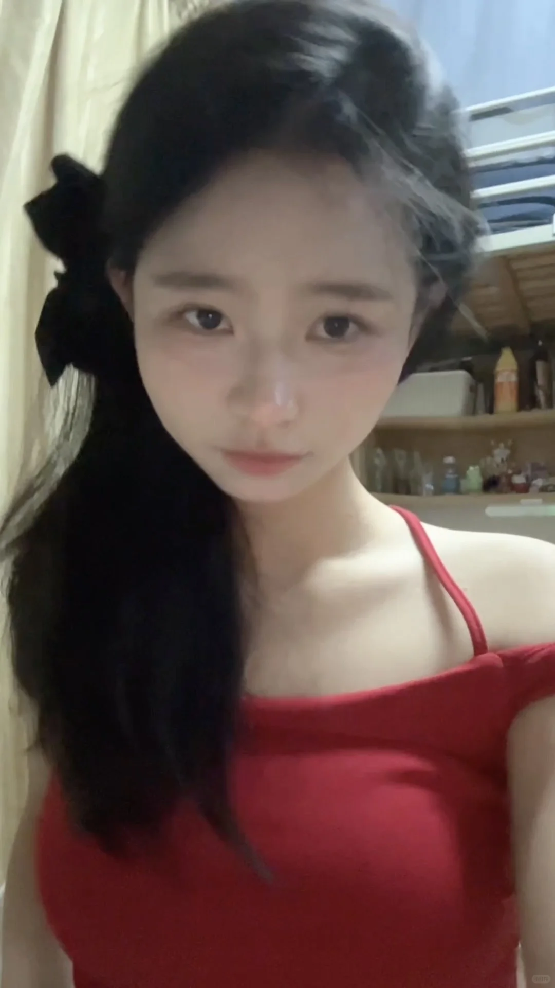 天冷了还想当辣妹就在宿舍拍咯