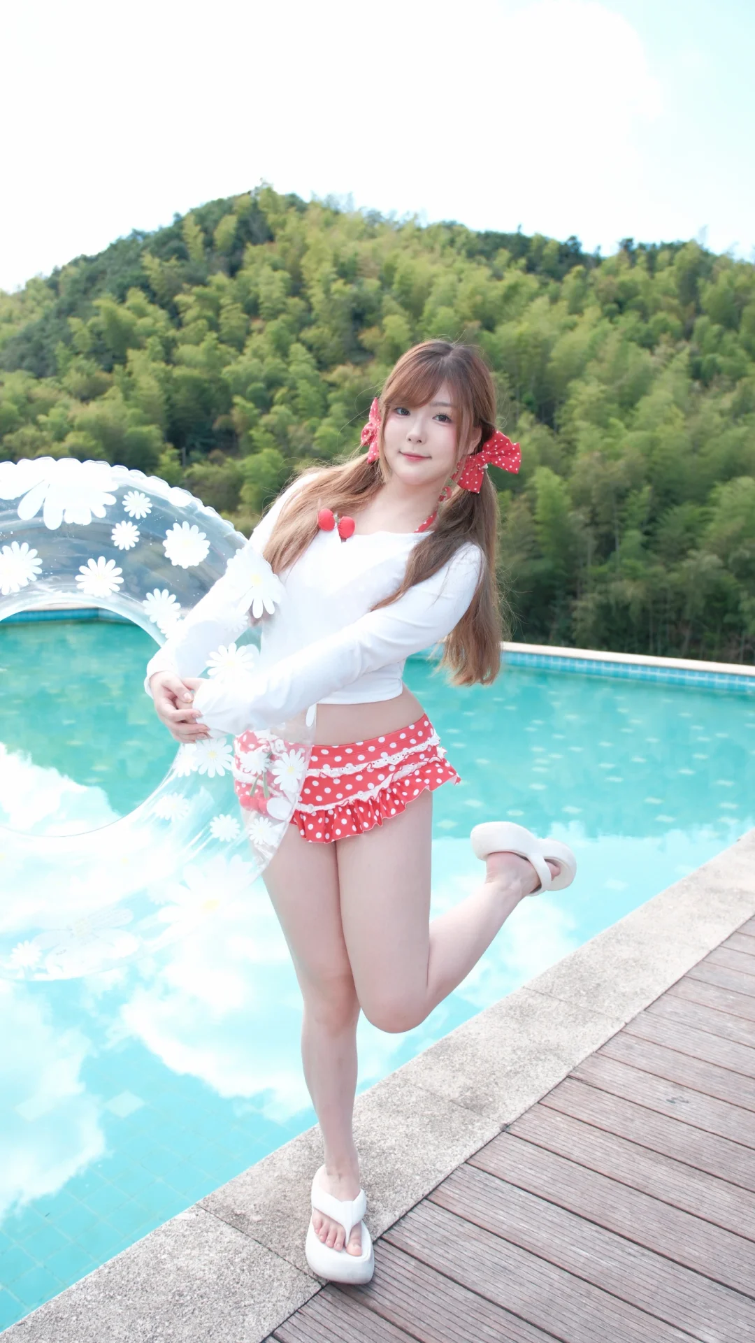 夏天就来这玩吧～游泳池～