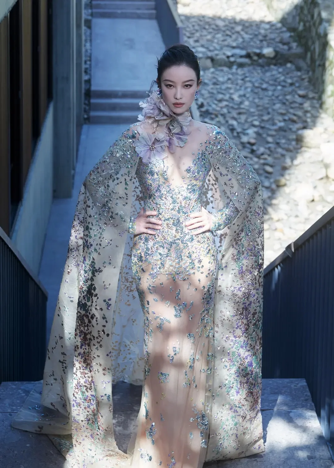 倪妮炫彩长裙礼服写真集