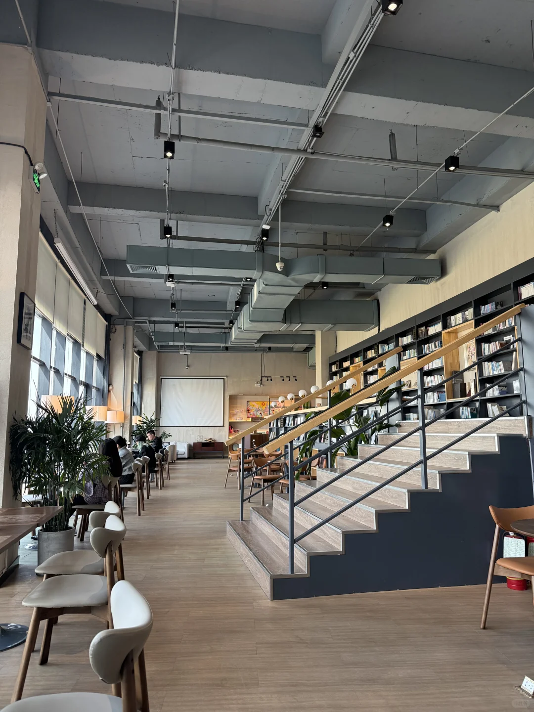 在青岛海边喝杯咖啡