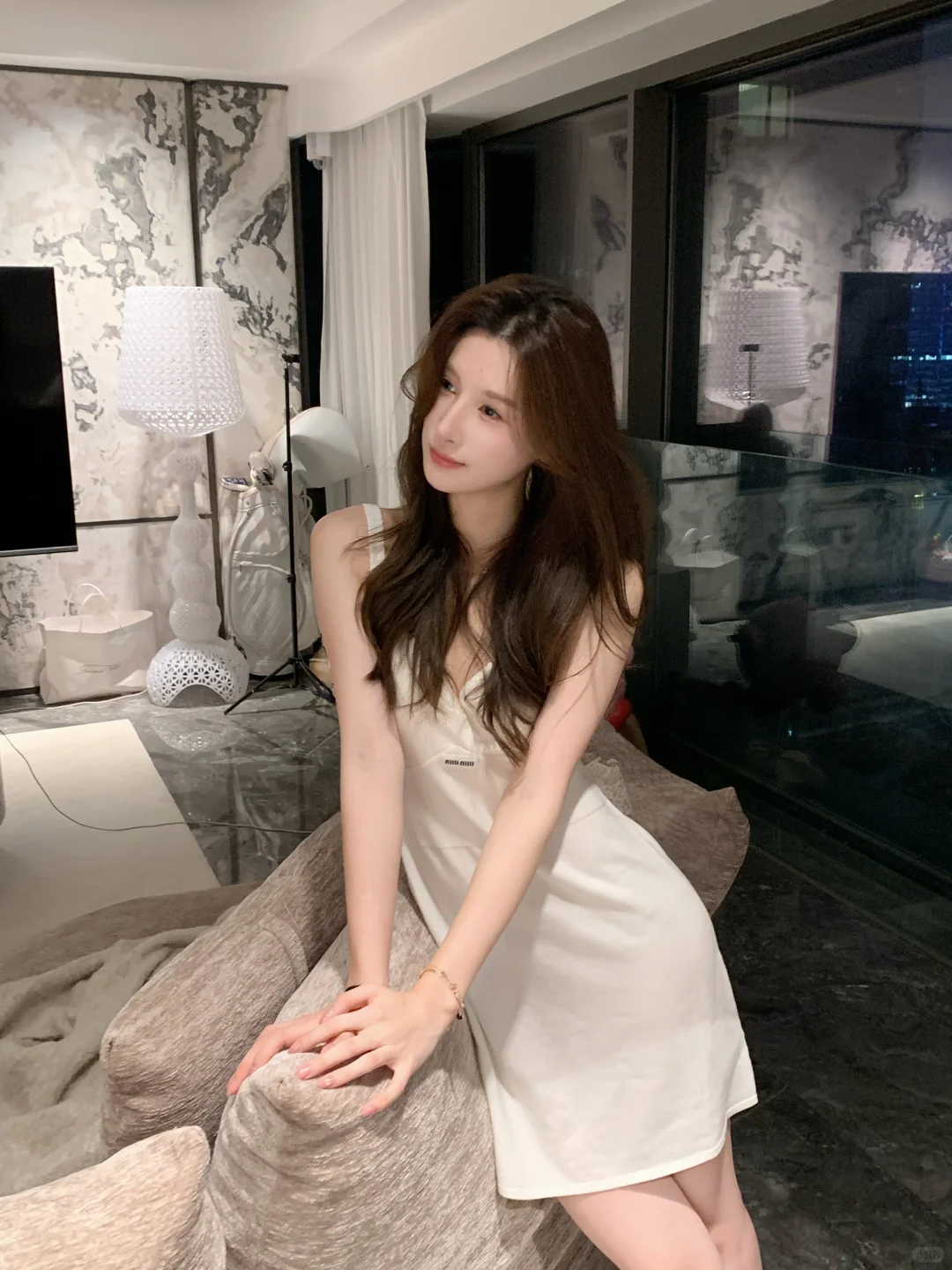 她好像一只小🐈