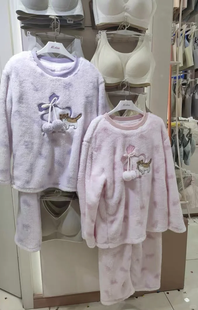 罗丽丝睡衣大甩卖