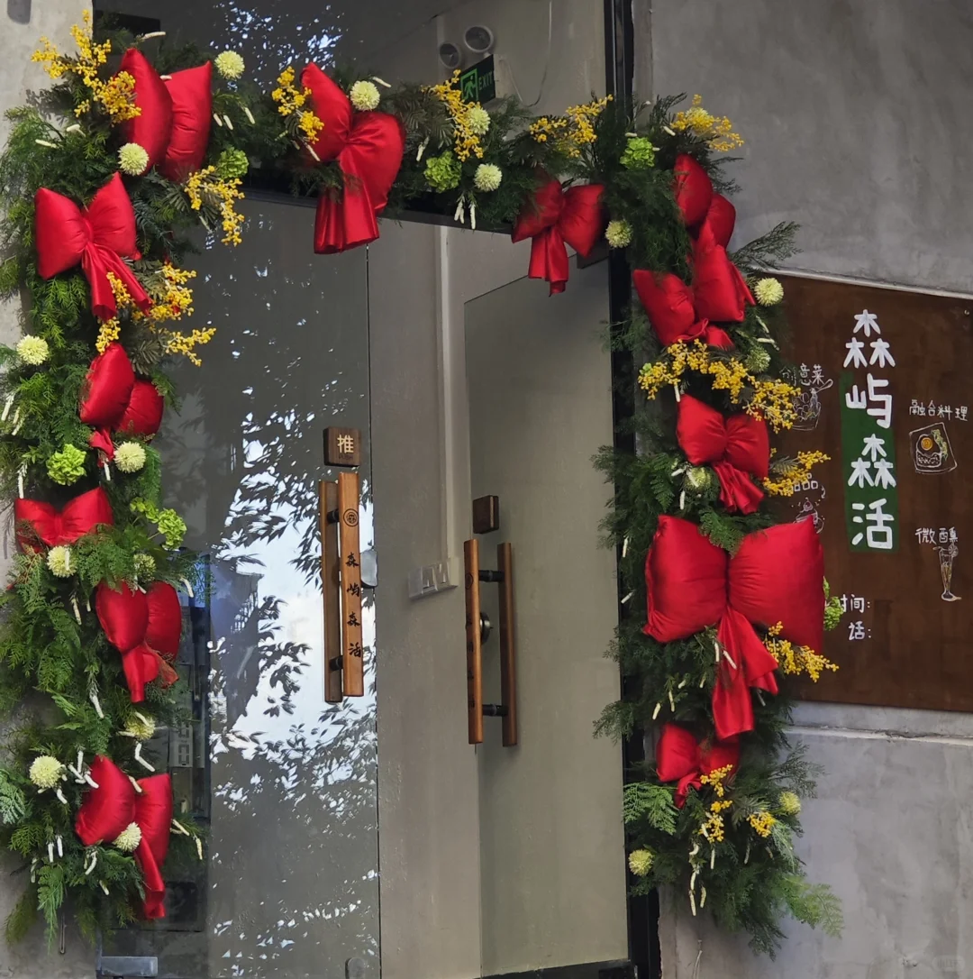 救命！这家店把圣诞浪漫焊在店里了