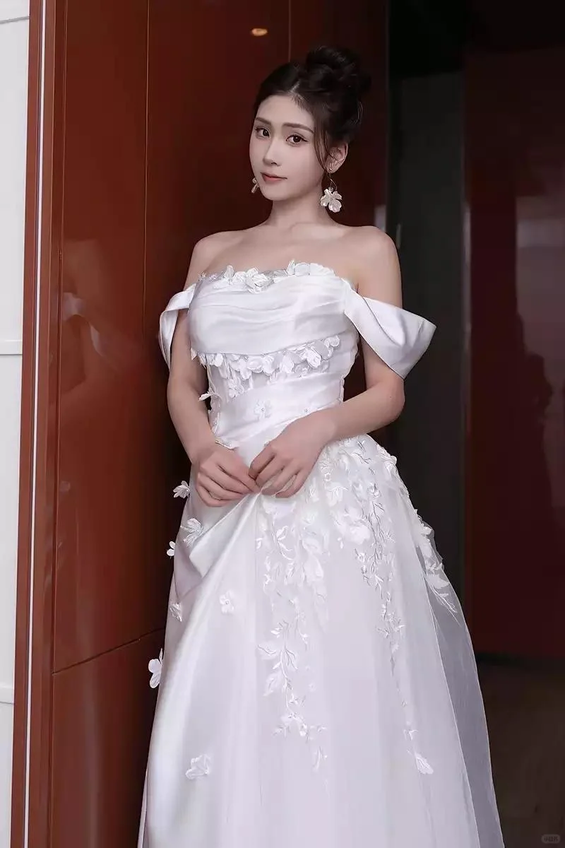 模特刘婷婷旅拍写真极致美腿性感动人