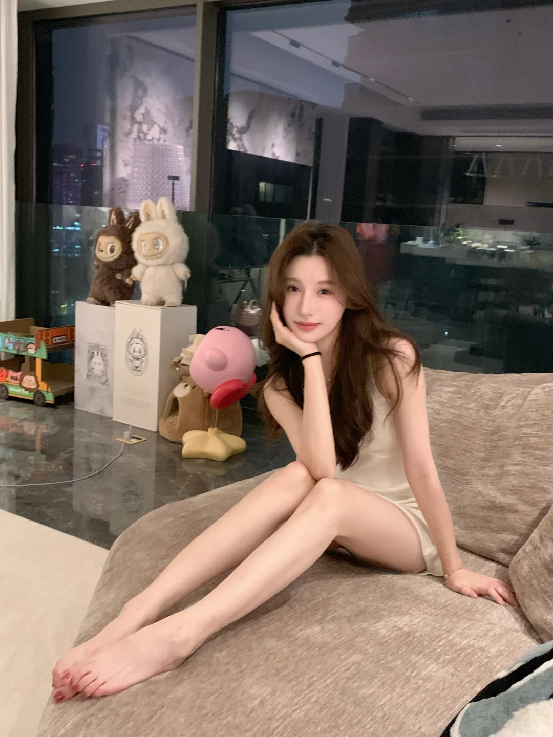 她好像一只小🐈