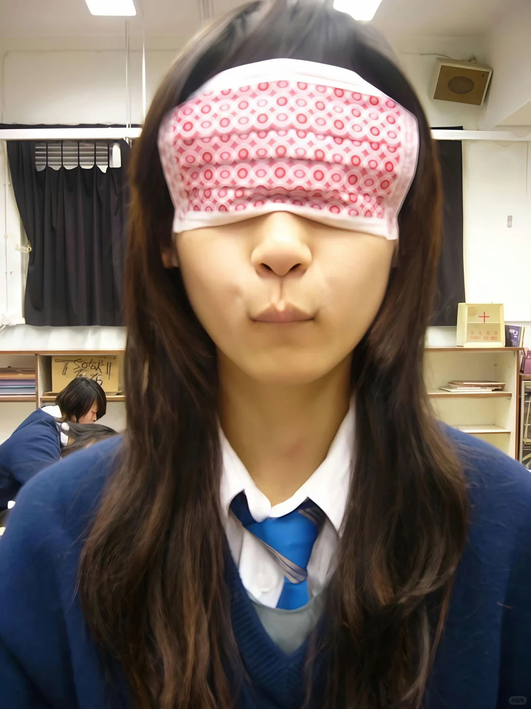 怎么有人戴眼罩还那么好看