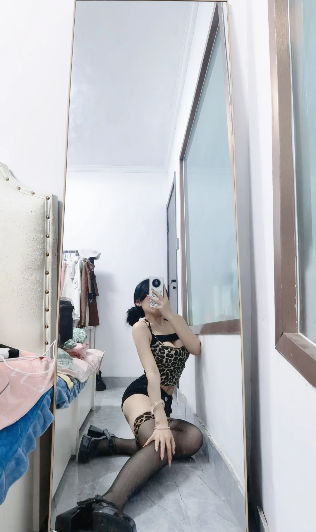 今天穿的是黑色的