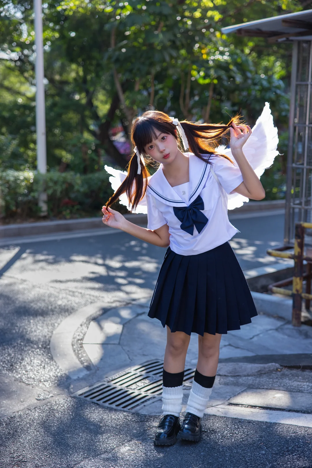 逆光发丝，元气少女