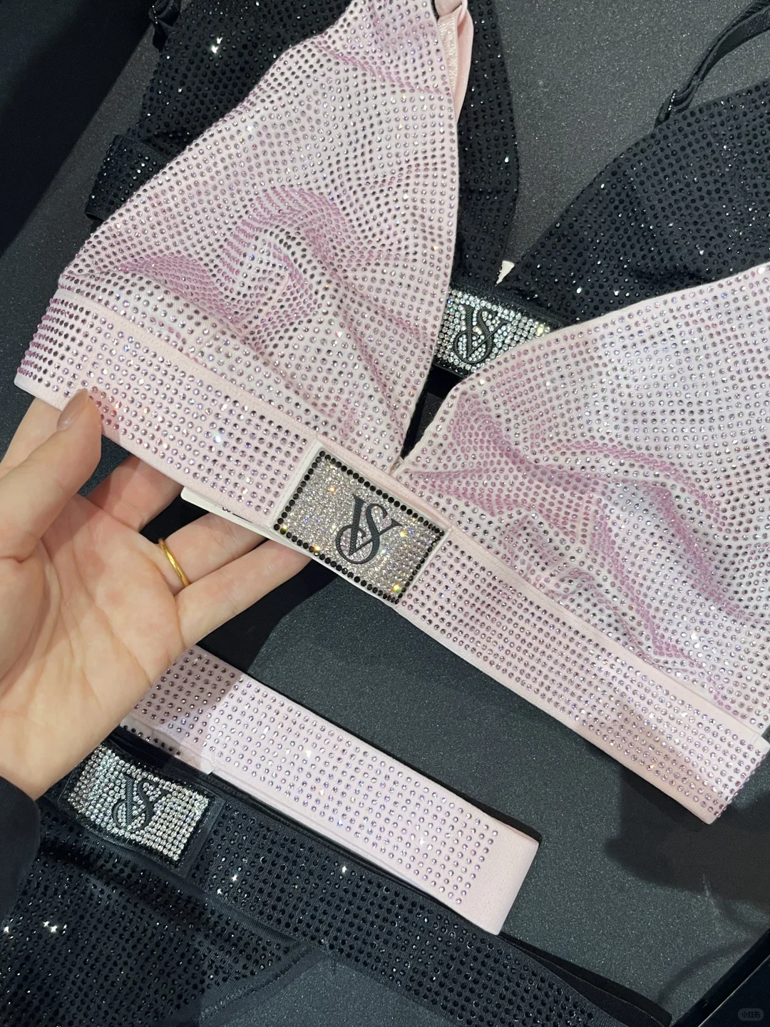 维秘|闪钻三角杯文胸～好美腻💕🙈