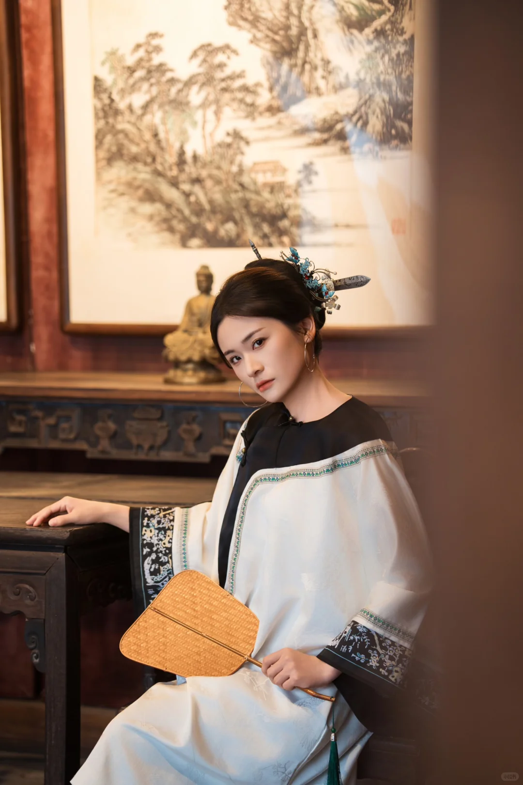 她可以是娇艳的花，也可以是锐利的剑⚔️