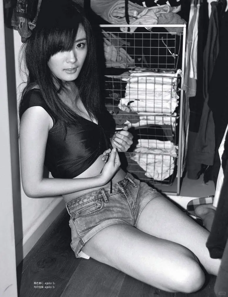 杨幂早期男人装，尺度还挺大呢