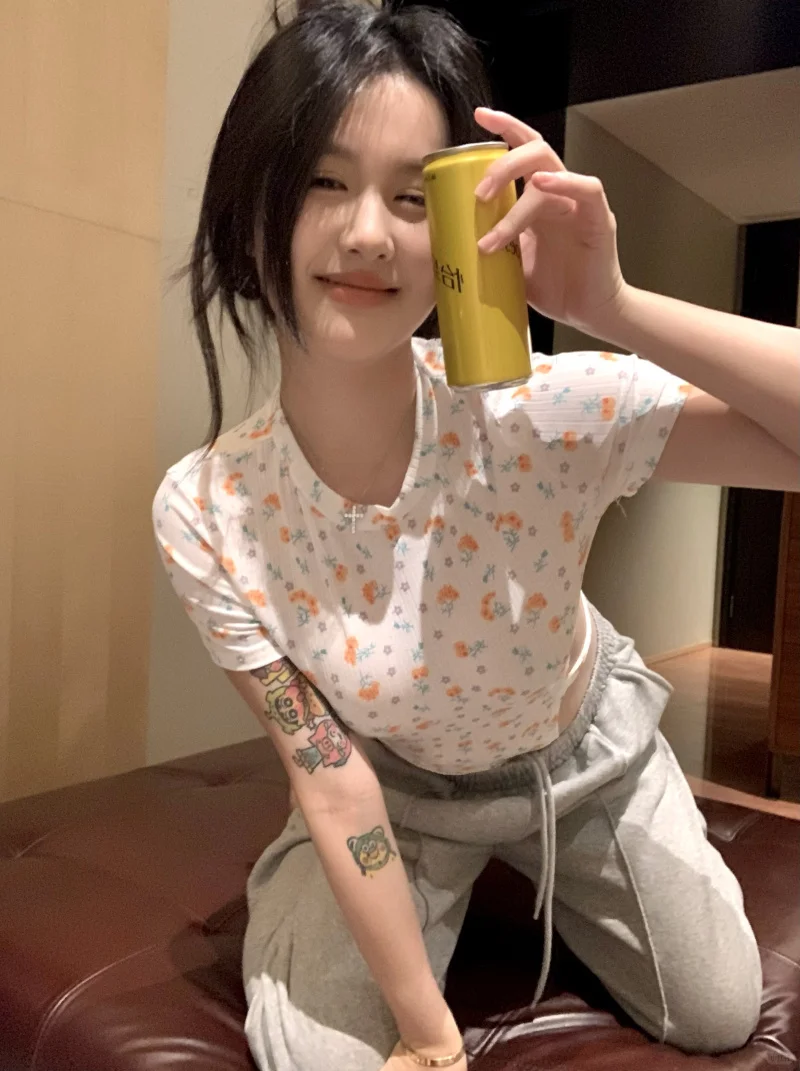 甜辣战神降碎花连体衣把纯欲感焊死在身