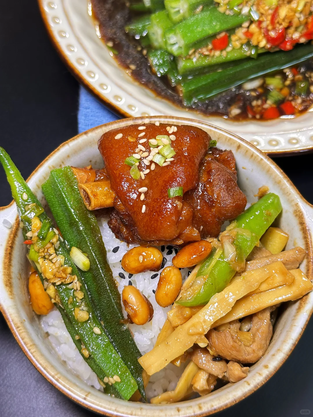 晚餐｜猪蹄炖黄豆 竹笋炒肉丝 凉拌秋葵